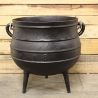 Cast Iron Potjie Cauldron - 4.75 Gallon, Size 8